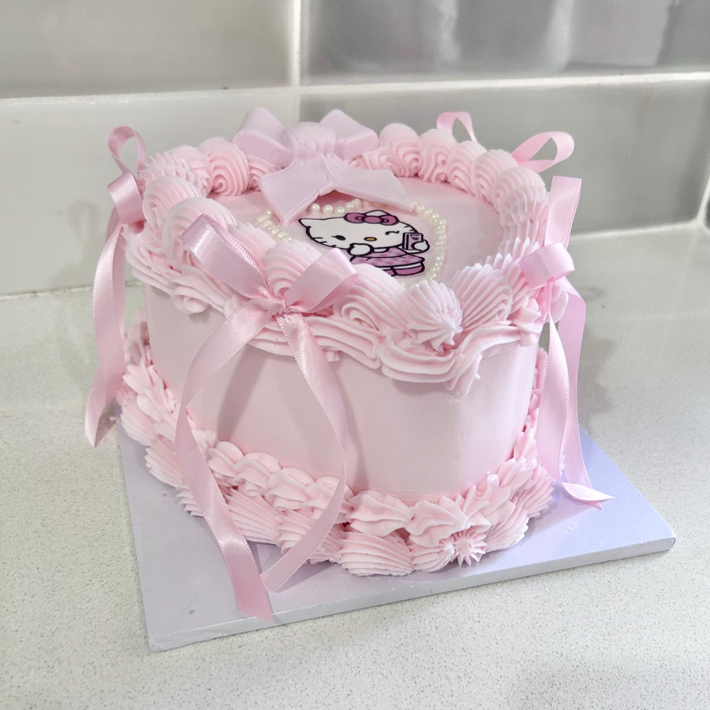 Character Retro Heart Cake
